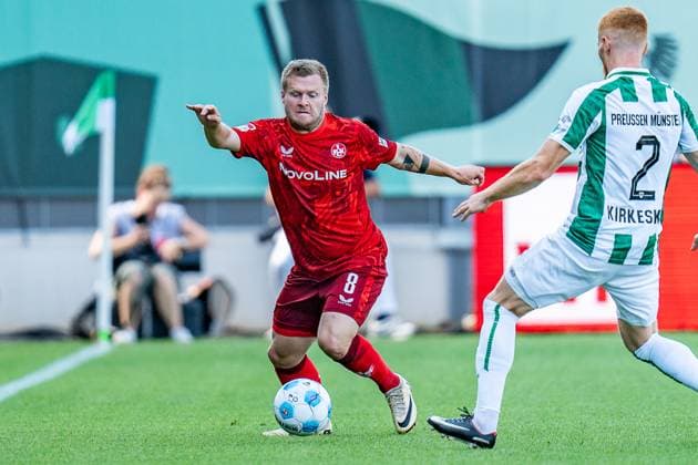 24.08.2024, SC Preussen Muenster vs. 1. FC Kaiserslautern, 2. Bundesliga, 3. Spieltag Jean Zimmer (1. FC Kaiserslautern, 8) Mikkel Kirkeskov (Preussen Muenster, 2) Wichtiger Hinweis: Gemaess den Vorgaben der DFL Deutsche Fussball Liga bzw. des DFB Deutscher Fussball-Bund ist es untersagt, in dem Stadion und oder vom Spiel angefertigte Fotoaufnahmen in Form von Sequenzbildern und oder videoaehnlichen Fotostrecken zu verwerten Foto: Bahho Kara Kirchner-Media