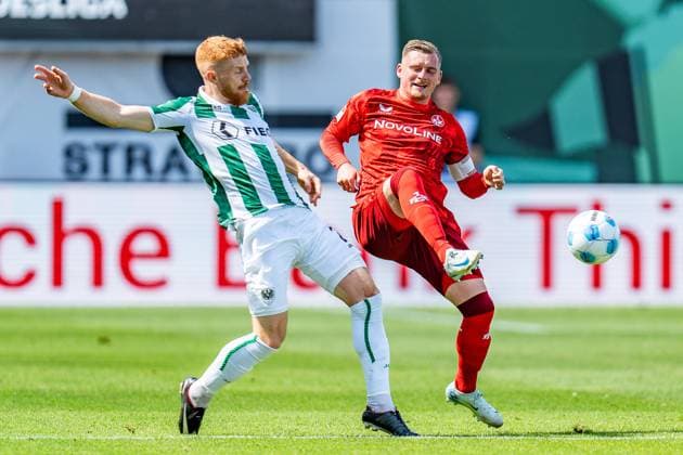 24.08.2024, SC Preussen Muenster vs. 1. FC Kaiserslautern, 2. Bundesliga, 3. Spieltag Marlon Ritter (1. FC Kaiserslautern, 7) Mikkel Kirkeskov (Preussen Muenster, 2) Wichtiger Hinweis: Gemaess den Vorgaben der DFL Deutsche Fussball Liga bzw. des DFB Deutscher Fussball-Bund ist es untersagt, in dem Stadion und oder vom Spiel angefertigte Fotoaufnahmen in Form von Sequenzbildern und oder videoaehnlichen Fotostrecken zu verwerten Foto: Bahho Kara Kirchner-Media