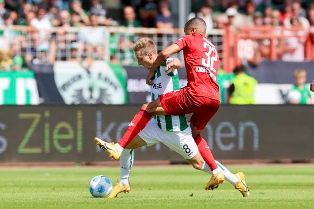 Joshua Mees (SC Preussen Muenster) und Jan Gyamerah (1. FC Kaiserslautern) kaempfen um den Ball, 2. Bundesliga, Preußen Münster vs 1. FC Kaiserslautern, Preußenstadion am 24. August 2024 in Münster, Deutschland. (Foto von Marco Steinbrenner DeFodi Images) Joshua Mees (SC Preussen Muenster) und Jan Gyamerah (1. FC Kaiserslautern) battle for the ball, 2. Bundesliga, Preußen Münster vs 1. FC Kaiserslautern, Preußenstadion, August 24, 2024 in Münster, Germany. (Photo by Marco Steinbrenner DeFodi Images) DFB DFL REGULATIONS PROHIBIT ANY USE OF PHOTOGRAPHS AS IMAGE SEQUENCES AND OR QUASI-VIDEO. Defodi-700_scp_fcK_20240824_030
