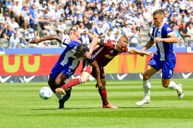 24.08.2024, xlakx, Fussball 2.Bundesliga, Hertha BSC Berlin - Jahn Regensburg emspor, v.l. Kai Proeger (SSV Jahn Regensburg 33),Deyovaisio Zeefuik (Hertha BSC 42),Marc-Oliver Kempf (Hertha BSC 4),Zweikampf, Duell, Kampf, tackle (DFL DFB REGULATIONS PROHIBIT ANY USE OF PHOTOGRAPHS as IMAGE SEQUENCES and or QUASI-VIDEO) Daniel Lakomski Jan Huebner Berlin