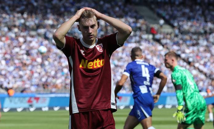 Dominik Kother enttäuscht nach vergebener Torchance Enttäuschung Fußball Fussball DFL 2.Bundesliga Herren 3.Spieltag Saison 2024 2025 24.08.2024 Hertha BSC Berlin vs. SSV Jahn Regensburg DFL regulations prohibit any use of photographs as image sequences and or quasi-video