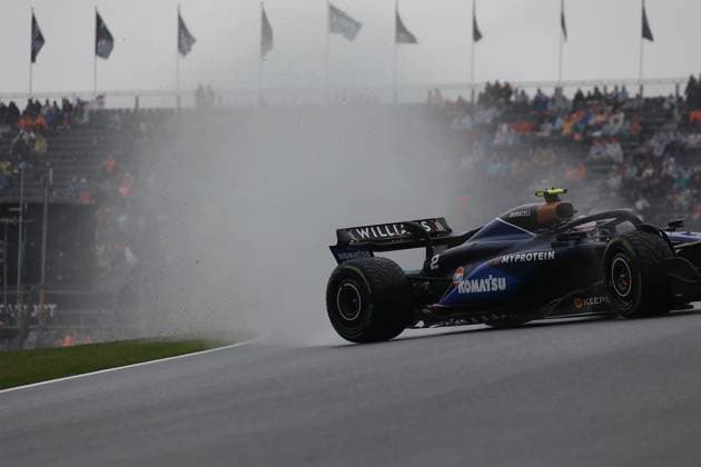 Formula 1 Heineken Dutch Grand Prix 2024 24.08.2024, Circuit Zandvoort, Zandvoort, Formula 1 Heineken Dutch Grand Prix 2024 , im Bild Unfall von Logan Sargeant (USA), Williams Racing, das Auto fängt an zu brennen.