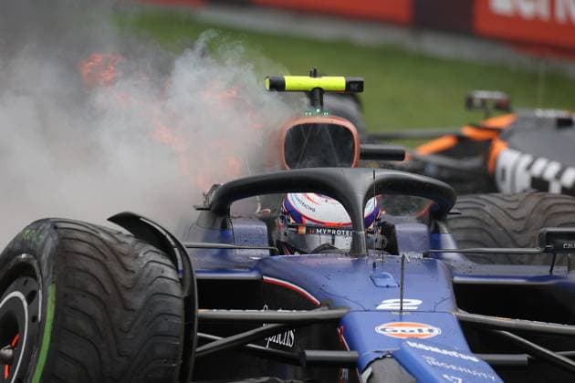 Formula 1 Heineken Dutch Grand Prix 2024 24.08.2024, Circuit Zandvoort, Zandvoort, Formula 1 Heineken Dutch Grand Prix 2024 , im Bild Unfall von Logan Sargeant (USA), Williams Racing, das Auto fängt an zu brennen.