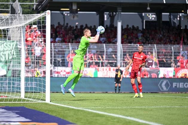 24.08.2024, Fussball, 2. Bundesliga, 3. Spieltag Saison 2024 2025, Preußen Münster - 1. FC Kaiserslautern, Torwart Sergio Herrera (1. FC Kaiserslautern) xRHR-FOTO TKx