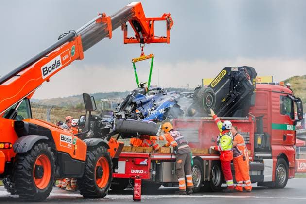 die Reste des Mercedes von Logan Sargeant (USA, Williams Racing) nach seinem heftigen Crash im Regen, 24.08.2024, Zandvoort (Niederlande), Motorsport, Formel 1, Großer Preis der Niederlande 2024