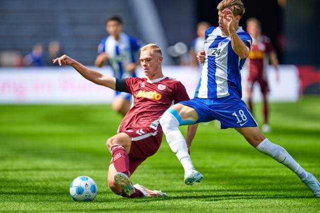 Louis Breunig (SSV Jahn Regensburg, 16), Luca Schuler (Hertha BSC, 18), GER, Hertha BSC vs. SSV Jahn Regensburg, Fussball Herren, 2. Bundesliga, Saison 2024 2025, 03. Spieltag, 24.08.2024. (DFL REGULATIONS PROHIBIT ANY USE OF PHOTOGRAPHS AS IMAGE SEQUENCES AND OR QUASI - VIDEO). GER, Hertha BSC vs. SSV Jahn Regensburg, Fussball Herren, 2. Bundesliga, Saison 2024 2025, 03. Spieltag, 24.08.2024. Berlin