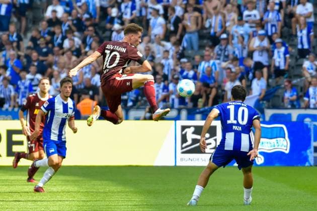 24.08.2024, xlakx, Fussball 2.Bundesliga, Hertha BSC Berlin - Jahn Regensburg emspor, v.l. Christian Viet (SSV Jahn Regensburg 10),Ibrahim Maza (Hertha BSC 10),Zweikampf, Duell, Kampf, tackle (DFL DFB REGULATIONS PROHIBIT ANY USE OF PHOTOGRAPHS as IMAGE SEQUENCES and or QUASI-VIDEO) Daniel Lakomski Jan Huebner Berlin