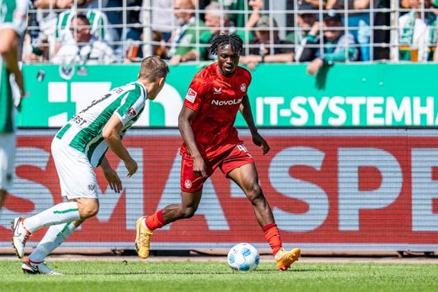 24.08.2024, SC Preußen Münster vs. 1. FC Kaiserslautern, 2. Bundesliga, 3. Spieltag Dickson Abiama (1. FC Kaiserslautern, 40) Jorrit Hendrix (Preussen Muenster, 20) Wichtiger Hinweis: Gemaess den Vorgaben der DFL Deutsche Fussball Liga bzw. des DFB Deutscher Fussball-Bund ist es untersagt, in dem Stadion und oder vom Spiel angefertigte Fotoaufnahmen in Form von Sequenzbildern und oder videoaehnlichen Fotostrecken zu verwerten Foto: Bahho Kara Kirchner-Media