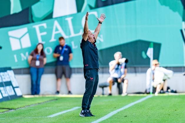 24.08.2024, SC Preußen Münster vs. 1. FC Kaiserslautern, 2. Bundesliga, 3. Spieltag Markus Anfang (1. FC Kaiserslautern, Trainer) ist sauer und verärgert Wichtiger Hinweis: Gemaess den Vorgaben der DFL Deutsche Fussball Liga bzw. des DFB Deutscher Fussball-Bund ist es untersagt, in dem Stadion und oder vom Spiel angefertigte Fotoaufnahmen in Form von Sequenzbildern und oder videoaehnlichen Fotostrecken zu verwerten Foto: Bahho Kara Kirchner-Media