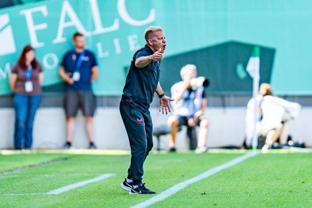 24.08.2024, SC Preußen Münster vs. 1. FC Kaiserslautern, 2. Bundesliga, 3. Spieltag Markus Anfang (1. FC Kaiserslautern, Trainer) ist sauer und verärgert Wichtiger Hinweis: Gemaess den Vorgaben der DFL Deutsche Fussball Liga bzw. des DFB Deutscher Fussball-Bund ist es untersagt, in dem Stadion und oder vom Spiel angefertigte Fotoaufnahmen in Form von Sequenzbildern und oder videoaehnlichen Fotostrecken zu verwerten Foto: Bahho Kara Kirchner-Media