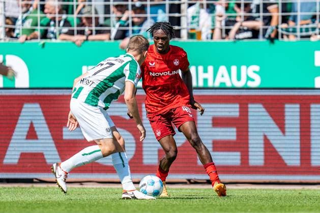 24.08.2024, SC Preußen Münster vs. 1. FC Kaiserslautern, 2. Bundesliga, 3. Spieltag Dickson Abiama (1. FC Kaiserslautern, 40) Jorrit Hendrix (Preussen Muenster, 20) Wichtiger Hinweis: Gemaess den Vorgaben der DFL Deutsche Fussball Liga bzw. des DFB Deutscher Fussball-Bund ist es untersagt, in dem Stadion und oder vom Spiel angefertigte Fotoaufnahmen in Form von Sequenzbildern und oder videoaehnlichen Fotostrecken zu verwerten Foto: Bahho Kara Kirchner-Media