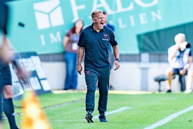 24.08.2024, SC Preußen Münster vs. 1. FC Kaiserslautern, 2. Bundesliga, 3. Spieltag Markus Anfang (1. FC Kaiserslautern, Trainer) ist sauer und verärgert Wichtiger Hinweis: Gemaess den Vorgaben der DFL Deutsche Fussball Liga bzw. des DFB Deutscher Fussball-Bund ist es untersagt, in dem Stadion und oder vom Spiel angefertigte Fotoaufnahmen in Form von Sequenzbildern und oder videoaehnlichen Fotostrecken zu verwerten Foto: Bahho Kara Kirchner-Media