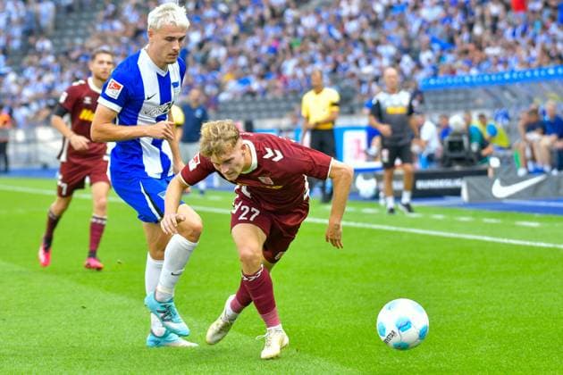 24.08.2024, xlakx, Fussball 2.Bundesliga, Hertha BSC Berlin - Jahn Regensburg emspor, v.l. Marten Winkler (Hertha BSC 22),Dominik Kother (SSV Jahn Regensburg 27),Zweikampf, Duell, Kampf, tackle (DFL DFB REGULATIONS PROHIBIT ANY USE OF PHOTOGRAPHS as IMAGE SEQUENCES and or QUASI-VIDEO) Daniel Lakomski Jan Huebner Berlin
