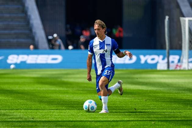 Michal Karbownik (Hertha BSC, 33), GER, Hertha BSC vs. SSV Jahn Regensburg, Fussball Herren, 2. Bundesliga, Saison 2024 2025, 03. Spieltag, 24.08.2024. (DFL REGULATIONS PROHIBIT ANY USE OF PHOTOGRAPHS AS IMAGE SEQUENCES AND OR QUASI - VIDEO). GER, Hertha BSC vs. SSV Jahn Regensburg, Fussball Herren, 2. Bundesliga, Saison 2024 2025, 03. Spieltag, 24.08.2024. Berlin
