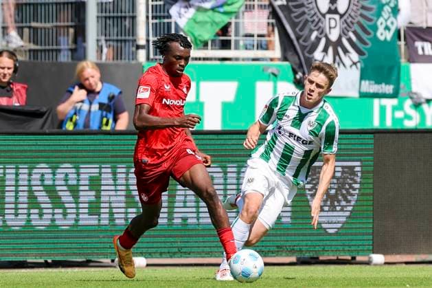 Dickson Abiama (1. FC Kaiserslautern) und Jano Ter Horst (SC Preussen Muenster) kaempfen um den Ball, 2. Bundesliga, Preußen Münster vs 1. FC Kaiserslautern, Preußenstadion am 24. August 2024 in Münster, Deutschland. (Foto von Marco Steinbrenner DeFodi Images) Dickson Abiama (1. FC Kaiserslautern) und Jano Ter Horst (SC Preussen Muenster) battle for the ball, 2. Bundesliga, Preußen Münster vs 1. FC Kaiserslautern, Preußenstadion, August 24, 2024 in Münster, Germany. (Photo by Marco Steinbrenner DeFodi Images) DFB DFL REGULATIONS PROHIBIT ANY USE OF PHOTOGRAPHS AS IMAGE SEQUENCES AND OR QUASI-VIDEO. Defodi-700_scp_fcK_20240824_043