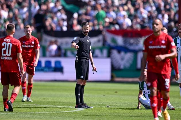 24.08.2024, Fussball, 2. Bundesliga, 3. Spieltag Saison 2024 2025, Preußen Münster - 1. FC Kaiserslautern, Schiedsrichter Michael Bacher, xRHR-FOTO TKx