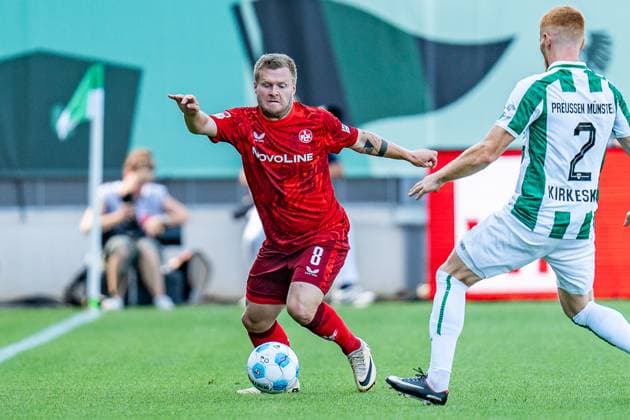 24.08.2024, SC Preußen Münster vs. 1. FC Kaiserslautern, 2. Bundesliga, 3. Spieltag Jean Zimmer (1. FC Kaiserslautern, 8) Mikkel Kirkeskov (Preussen Muenster, 2) Wichtiger Hinweis: Gemaess den Vorgaben der DFL Deutsche Fussball Liga bzw. des DFB Deutscher Fussball-Bund ist es untersagt, in dem Stadion und oder vom Spiel angefertigte Fotoaufnahmen in Form von Sequenzbildern und oder videoaehnlichen Fotostrecken zu verwerten Foto: Bahho Kara Kirchner-Media