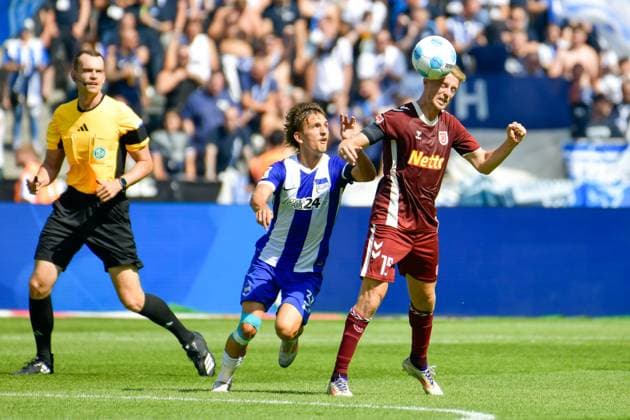 24.08.2024, xlakx, Fussball 2.Bundesliga, Hertha BSC Berlin - Jahn Regensburg emspor, v.l. Michal Karbownik (Hertha BSC 33),Sebastian Ernst (SSV Jahn Regensburg 15),Zweikampf, Duell, Kampf, tackle (DFL DFB REGULATIONS PROHIBIT ANY USE OF PHOTOGRAPHS as IMAGE SEQUENCES and or QUASI-VIDEO) Daniel Lakomski Jan Huebner Berlin