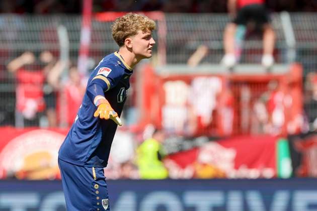 Torhueter Johannes Schenk (SC Preussen Muenster) gestikuliert, 2. Bundesliga, Preußen Münster vs 1. FC Kaiserslautern, Preußenstadion am 24. August 2024 in Münster, Deutschland. (Foto von Marco Steinbrenner DeFodi Images) Torhueter Johannes Schenk (SC Preussen Muenster) gestures, 2. Bundesliga, Preußen Münster vs 1. FC Kaiserslautern, Preußenstadion, August 24, 2024 in Münster, Germany. (Photo by Marco Steinbrenner DeFodi Images) DFB DFL REGULATIONS PROHIBIT ANY USE OF PHOTOGRAPHS AS IMAGE SEQUENCES AND OR QUASI-VIDEO. Defodi-700_scp_fcK_20240824_052