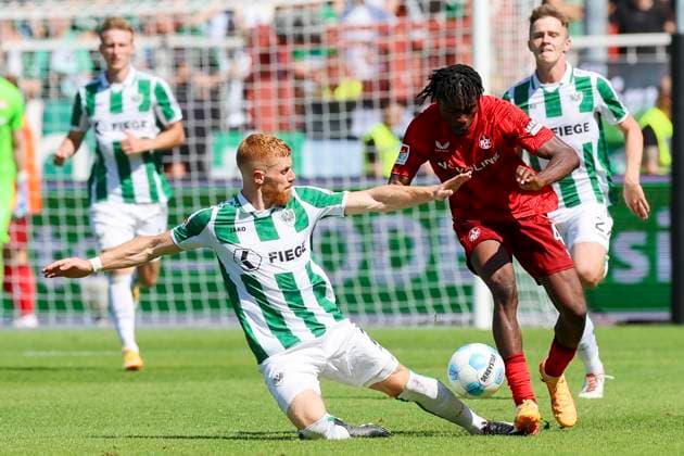 Mikkel Kirkeskov (SC Preussen Muenster) und Dickson Abiama (1. FC Kaiserslautern) kaempfen um den Ball, 2. Bundesliga, Preußen Münster vs 1. FC Kaiserslautern, Preußenstadion am 24. August 2024 in Münster, Deutschland. (Foto von Marco Steinbrenner DeFodi Images) Mikkel Kirkeskov (SC Preussen Muenster) und Dickson Abiama (1. FC Kaiserslautern) battle for the ball, 2. Bundesliga, Preußen Münster vs 1. FC Kaiserslautern, Preußenstadion, August 24, 2024 in Münster, Germany. (Photo by Marco Steinbrenner DeFodi Images) DFB DFL REGULATIONS PROHIBIT ANY USE OF PHOTOGRAPHS AS IMAGE SEQUENCES AND OR QUASI-VIDEO. Defodi-700_scp_fcK_20240824_053