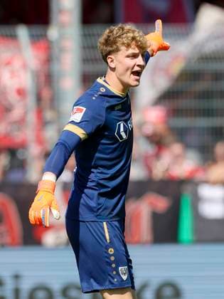 Torhueter Johannes Schenk (SC Preussen Muenster) gestikuliert, 2. Bundesliga, Preußen Münster vs 1. FC Kaiserslautern, Preußenstadion am 24. August 2024 in Münster, Deutschland. (Foto von Marco Steinbrenner DeFodi Images) Torhueter Johannes Schenk (SC Preussen Muenster) gestures, 2. Bundesliga, Preußen Münster vs 1. FC Kaiserslautern, Preußenstadion, August 24, 2024 in Münster, Germany. (Photo by Marco Steinbrenner DeFodi Images) DFB DFL REGULATIONS PROHIBIT ANY USE OF PHOTOGRAPHS AS IMAGE SEQUENCES AND OR QUASI-VIDEO. Defodi-700_scp_fcK_20240824_057