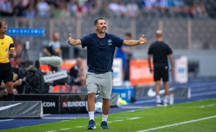 Fussball, Herren, Saison 2024 2025, 2. Bundesliga (3. Spieltag), Hertha BSC - SSV Jahn Regensburg, Trainer Cristian Fiel (Hertha BSC), 24.08. 2024,