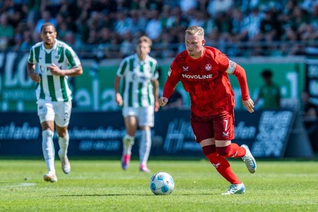 24.08.2024, SC Preußen Münster vs. 1. FC Kaiserslautern, 2. Bundesliga, 3. Spieltag Marlon Ritter (1. FC Kaiserslautern, 7) Marc Lorenz (Preussen Muenster, 18) Wichtiger Hinweis: Gemaess den Vorgaben der DFL Deutsche Fussball Liga bzw. des DFB Deutscher Fussball-Bund ist es untersagt, in dem Stadion und oder vom Spiel angefertigte Fotoaufnahmen in Form von Sequenzbildern und oder videoaehnlichen Fotostrecken zu verwerten Foto: Bahho Kara Kirchner-Media