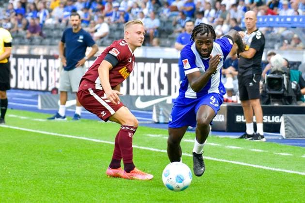 24.08.2024, xlakx, Fussball 2.Bundesliga, Hertha BSC Berlin - Jahn Regensburg emspor, v.l. Kai Proeger (SSV Jahn Regensburg 33),Deyovaisio Zeefuik (Hertha BSC 42),Zweikampf, Duell, Kampf, tackle (DFL DFB REGULATIONS PROHIBIT ANY USE OF PHOTOGRAPHS as IMAGE SEQUENCES and or QUASI-VIDEO) Daniel Lakomski Jan Huebner Berlin