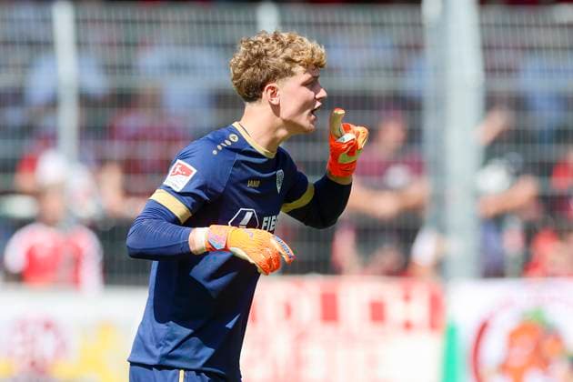 Torhueter Johannes Schenk (SC Preussen Muenster) gestikuliert, 2. Bundesliga, Preußen Münster vs 1. FC Kaiserslautern, Preußenstadion am 24. August 2024 in Münster, Deutschland. (Foto von Marco Steinbrenner DeFodi Images) Torhueter Johannes Schenk (SC Preussen Muenster) gestures, 2. Bundesliga, Preußen Münster vs 1. FC Kaiserslautern, Preußenstadion, August 24, 2024 in Münster, Germany. (Photo by Marco Steinbrenner DeFodi Images) DFB DFL REGULATIONS PROHIBIT ANY USE OF PHOTOGRAPHS AS IMAGE SEQUENCES AND OR QUASI-VIDEO. Defodi-700_scp_fcK_20240824_062