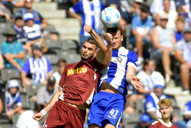 24.08.2024, xlakx, Fussball 2.Bundesliga, Hertha BSC Berlin - Jahn Regensburg emspor, v.l. Rasim Bulic (SSV Jahn Regensburg 5),Pascal Klemens (Hertha BSC 41),Zweikampf, Duell, Kampf, tackle (DFL DFB REGULATIONS PROHIBIT ANY USE OF PHOTOGRAPHS as IMAGE SEQUENCES and or QUASI-VIDEO) Daniel Lakomski Jan Huebner Berlin