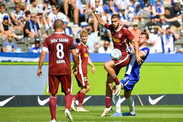 24.08.2024, xlakx, Fussball 2.Bundesliga, Hertha BSC Berlin - Jahn Regensburg emspor, v.l. Rasim Bulic (SSV Jahn Regensburg 5),Pascal Klemens (Hertha BSC 41),Zweikampf, Duell, Kampf, tackle (DFL DFB REGULATIONS PROHIBIT ANY USE OF PHOTOGRAPHS as IMAGE SEQUENCES and or QUASI-VIDEO) Daniel Lakomski Jan Huebner Berlin