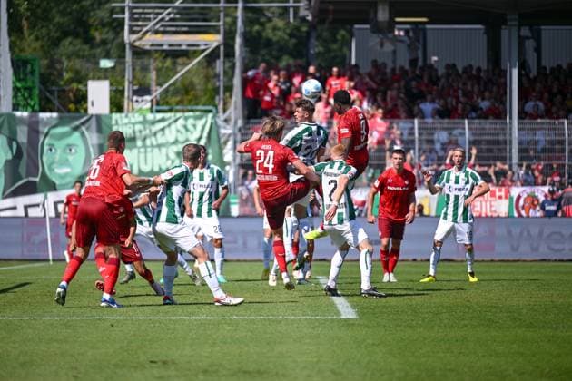 24.08.2024, Fussball, 2. Bundesliga, 3. Spieltag Saison 2024 2025, Preußen Münster - 1. FC Kaiserslautern, Ragnar Ache (1. FC Kaiserslautern) erzielt das Tor zum 1:0 für Lautern. xRHR-FOTO TKx