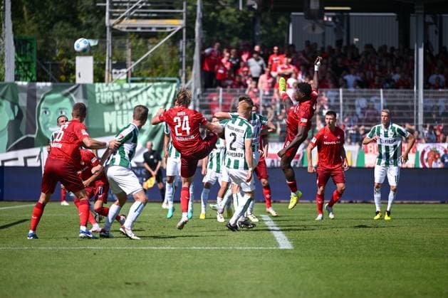 24.08.2024, Fussball, 2. Bundesliga, 3. Spieltag Saison 2024 2025, Preußen Münster - 1. FC Kaiserslautern, Ragnar Ache (1. FC Kaiserslautern) erzielt das Tor zum 1:0 für Lautern. xRHR-FOTO TKx