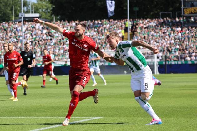 GER, Preussen Muenster gegen 1.FC Kaiserslautern, Fussball, 2.Liga, 3. Spieltag, Spielzeit 2024 2025, 24.08.2024 Boris Tomiak (1.FC Kaiserslautern, 2) Joel Grodowski (Preussen Muenster, 9) DFL REGULATIONS PROHIBIT ANY USE OF PHOTOGRAPHS AS IMAGE SEQUENCES AND OR QUASI-VIDEO GER, Preussen Muenster gegen 1.FC Kaiserslautern, Fussball, 2.Liga, 3. Spieltag, Spielzeit 2024 2025, 24.08.2024 Muenster