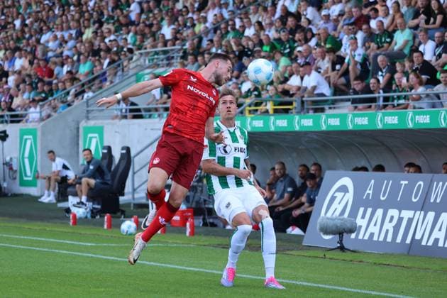 GER, Preussen Muenster gegen 1.FC Kaiserslautern, Fussball, 2.Liga, 3. Spieltag, Spielzeit 2024 2025, 24.08.2024 Boris Tomiak (1.FC Kaiserslautern, 2) Joel Grodowski (Preussen Muenster, 9) DFL REGULATIONS PROHIBIT ANY USE OF PHOTOGRAPHS AS IMAGE SEQUENCES AND OR QUASI-VIDEO GER, Preussen Muenster gegen 1.FC Kaiserslautern, Fussball, 2.Liga, 3. Spieltag, Spielzeit 2024 2025, 24.08.2024 Muenster