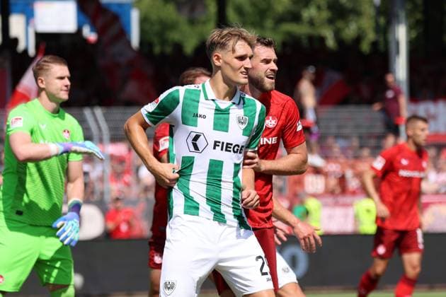 GER, Preussen Muenster gegen 1.FC Kaiserslautern, Fussball, 2.Liga, 3. Spieltag, Spielzeit 2024 2025, 24.08.2024 Lukas Frenkert (Preussen Muenster, 29) DFL REGULATIONS PROHIBIT ANY USE OF PHOTOGRAPHS AS IMAGE SEQUENCES AND OR QUASI-VIDEO GER, Preussen Muenster gegen 1.FC Kaiserslautern, Fussball, 2.Liga, 3. Spieltag, Spielzeit 2024 2025, 24.08.2024 Muenster