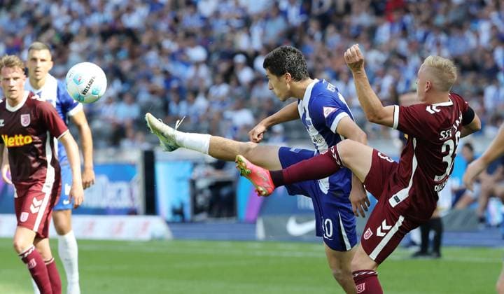 Ibrahim Maza im Zweikampf mit Kai Pröger Spielszene Aktion Fußball Fussball DFL 2.Bundesliga Herren 3.Spieltag Saison 2024 2025 24.08.2024 Hertha BSC Berlin vs. SSV Jahn Regensburg DFL regulations prohibit any use of photographs as image sequences and or quasi-video