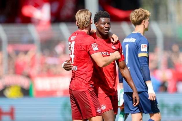 Jannis Heuer (1. FC Kaiserslautern) und Ragnar Ache (1. FC Kaiserslautern) jubeln, 2. Bundesliga, Preußen Münster vs 1. FC Kaiserslautern, Preußenstadion am 24. August 2024 in Münster, Deutschland. (Foto von Marco Steinbrenner DeFodi Images) Jannis Heuer (1. FC Kaiserslautern) und Ragnar Ache (1. FC Kaiserslautern) cheer, 2. Bundesliga, Preußen Münster vs 1. FC Kaiserslautern, Preußenstadion, August 24, 2024 in Münster, Germany. (Photo by Marco Steinbrenner DeFodi Images) DFB DFL REGULATIONS PROHIBIT ANY USE OF PHOTOGRAPHS AS IMAGE SEQUENCES AND OR QUASI-VIDEO. Defodi-700_scp_fcK_20240824_072