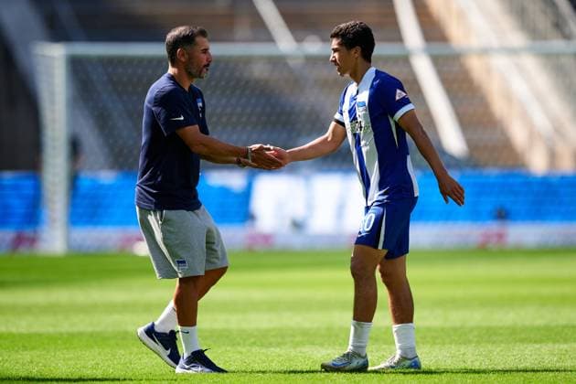 Christian Fiel (Hertha BSC, Trainer), Ibrahim Maza (Hertha BSC, 10), jubeln, GER, Hertha BSC vs. SSV Jahn Regensburg, Fussball Herren, 2. Bundesliga, Saison 2024 2025, 03. Spieltag, 24.08.2024. (DFL REGULATIONS PROHIBIT ANY USE OF PHOTOGRAPHS AS IMAGE SEQUENCES AND OR QUASI - VIDEO). GER, Hertha BSC vs. SSV Jahn Regensburg, Fussball Herren, 2. Bundesliga, Saison 2024 2025, 03. Spieltag, 24.08.2024. Berlin