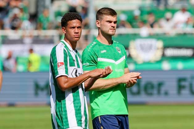 Andras Nemeth (SC Preussen Muenster) und Torhueter Morten Behrens (SC Preussen Muenster) schauen enttaeuscht, 2. Bundesliga, Preußen Münster vs 1. FC Kaiserslautern, Preußenstadion am 24. August 2024 in Münster, Deutschland. (Foto von Marco Steinbrenner DeFodi Images) Andras Nemeth (SC Preussen Muenster) und Torhueter Morten Behrens (SC Preussen Muenster) look dejected, 2. Bundesliga, Preußen Münster vs 1. FC Kaiserslautern, Preußenstadion, August 24, 2024 in Münster, Germany. (Photo by Marco Steinbrenner DeFodi Images) DFB DFL REGULATIONS PROHIBIT ANY USE OF PHOTOGRAPHS AS IMAGE SEQUENCES AND OR QUASI-VIDEO. Defodi-700_scp_fcK_20240824_094