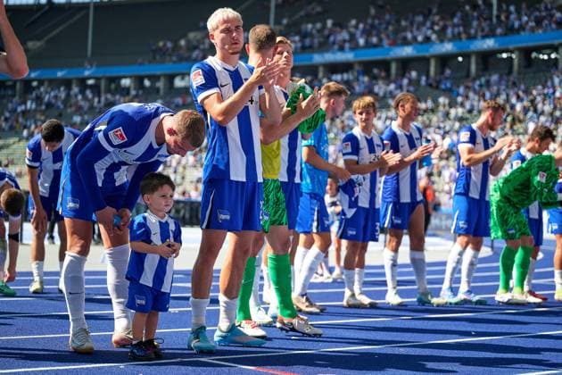 Hertha BSC Berlin jubelt ueber Sieg, GER, Hertha BSC vs. SSV Jahn Regensburg, Fussball Herren, 2. Bundesliga, Saison 2024 2025, 03. Spieltag, 24.08.2024. (DFL REGULATIONS PROHIBIT ANY USE OF PHOTOGRAPHS AS IMAGE SEQUENCES AND OR QUASI - VIDEO). GER, Hertha BSC vs. SSV Jahn Regensburg, Fussball Herren, 2. Bundesliga, Saison 2024 2025, 03. Spieltag, 24.08.2024. Berlin