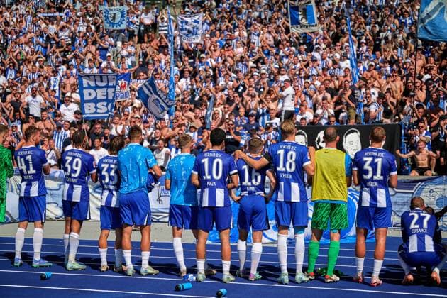 Hertha BSC Berlin jubelt ueber Sieg, GER, Hertha BSC vs. SSV Jahn Regensburg, Fussball Herren, 2. Bundesliga, Saison 2024 2025, 03. Spieltag, 24.08.2024. (DFL REGULATIONS PROHIBIT ANY USE OF PHOTOGRAPHS AS IMAGE SEQUENCES AND OR QUASI - VIDEO). GER, Hertha BSC vs. SSV Jahn Regensburg, Fussball Herren, 2. Bundesliga, Saison 2024 2025, 03. Spieltag, 24.08.2024. Berlin