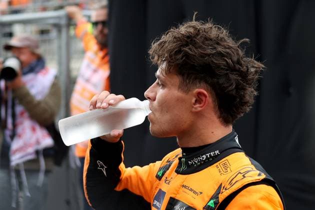 24.08.2024, xsvx, Motorsport FIA Formel 1, Großer Preis der Niederlande 2024 emspor, v.l. Freude über die Pole Position bei Lando Norris (McLaren) Startnummer 04 (FIA REGULATIONS PROHIBIT ANY USE OF PHOTOGRAPHS as IMAGE SEQUENCES and or QUASI-VIDEO) Zandvoort