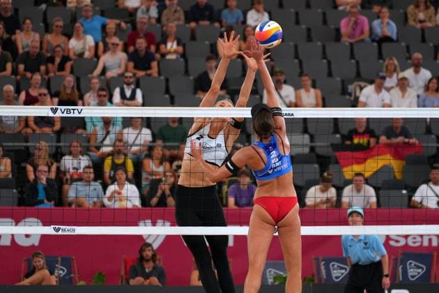 Hamburg, Germany, August 24th 2024: Louisa Lippmann ( Germany ) Betsi Flint ( USA ) during the Elite 16 Beachvolleyball Tournament 2024 at Stadium Am Rothenbaum in Hamburg, GERMANY. (Julia Kneissl SPP) Copyright: xJuliaxKneisslx xSPPx spp-en-JuKnSp-JK_06447.jpeg