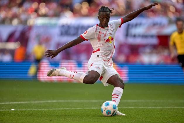 24.08.2024, Fußball, Männer, Bundesliga, 2024 2025, RB Leipzig - VfL Bochum Amadou Haidara (8, RB Leipzig), Freisteller, Aktion, Schuss Leipzig Red Bull Arena Sachsen Deutschland