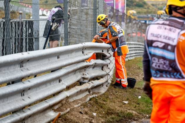 02 SARGEANT Logan (usa), Williams Racing FW46, action crash, accident, marshall, commissaire de piste, marshal, marshalls, marshals during the Formula 1 Heineken Dutch Grand Prix 2024, 15th round of the 2024 Formula One World Championship, WM, Weltmeisterschaft from August 23 to 25, 2024 on the Circuit Zandvoort, in Zandvoort, Netherlands - F1 - DUTCH GRAND PRIX 2024 DPPI Panoramic 240824_R15_OLANDA_DP_F12024GP15NED_JK501930