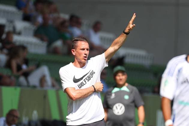 VfL vs. Hamburger SV, A-Junioren BL Wolfsburg, 24.08.2024, FUßBALL - VfL Wolfsburg U19 vs. Hamburger SV U19, A-Junioren Bundesliga Nord Nordost, Saison 2024 25. Trainer Daniel Bauer (VfL Wolfsburg U19) Wolfsburg