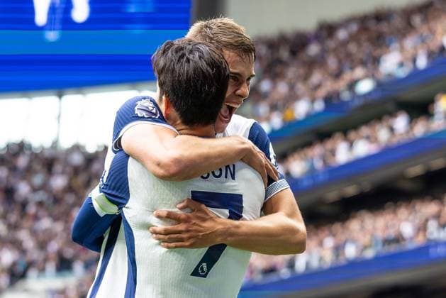 Football - 2024 2025 Premier League - Tottenham Hotspur vs Everton - Tottenham Hotspur Stadium - Saturday 24th August 2024 Micky Van De Ven (Tottenham Hotspur) and Son Heung-Min (Tottenham Hotspur) celebrate after Tottenham score their fourth goal at the Tottenham Hotspur Stadium Daniel Bearham Colorsport csp_tot_eve_db_24082024_