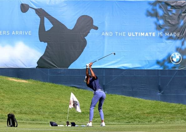 CASTLE ROCK, CO - AUGUST 24: PGA, Golf Herren golfer Akshay Bhatia warms up at the practice range during the third round of the PGA FedExCup BMW Championship on August 24th, 2024, at Castle Pines Golf Club in Castle Rock, Colorado. (Photo by Brian Spurlock Icon Sportswire) GOLF: AUG 24 PGA FedExCup Playoffs - BMW Championship EDITORIAL USE ONLY Icon2408243