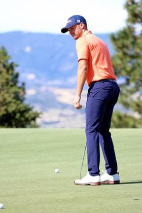 CASTLE ROCK, CO - AUGUST 24: PGA, Golf Herren golfer Wyndham Clark practices his putting on the practice range during the third round of the PGA FedExCup BMW Championship on August 24th, 2024, at Castle Pines Golf Club in Castle Rock, Colorado. (Photo by Brian Spurlock Icon Sportswire) GOLF: AUG 24 PGA FedExCup Playoffs - BMW Championship EDITORIAL USE ONLY Icon2408247